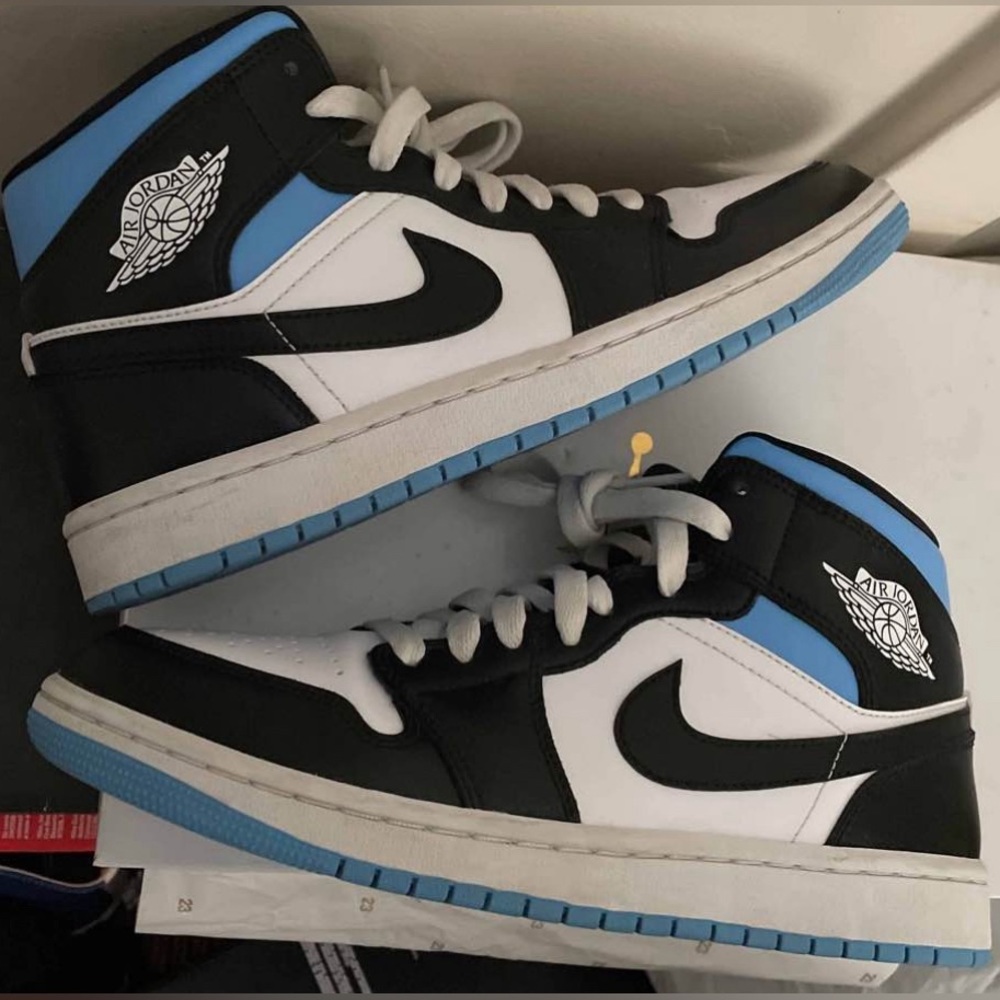 Nike Air Jordan mids universal blue